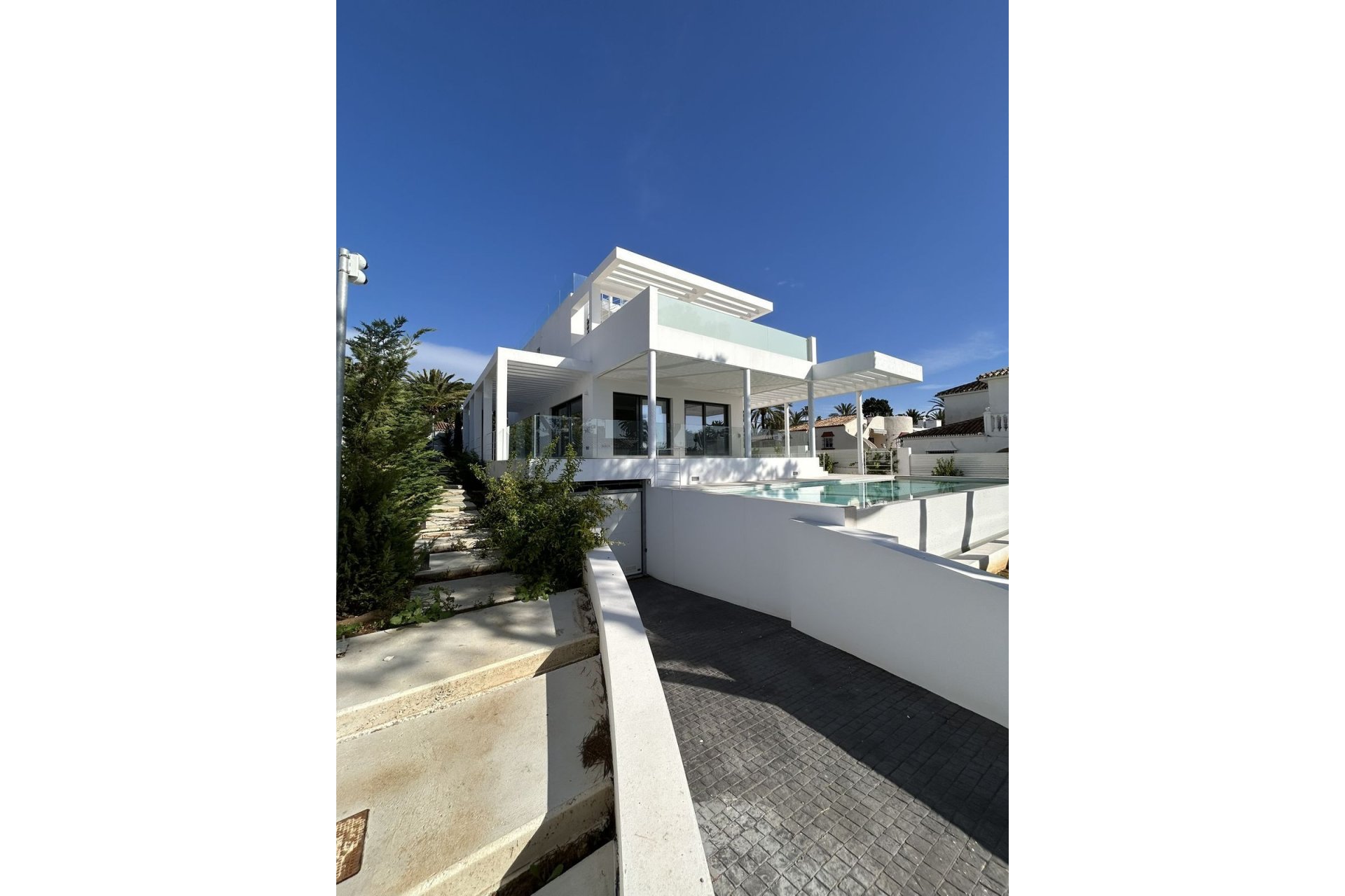 Resale - House - Detached Villa - Marbella - Marbesa