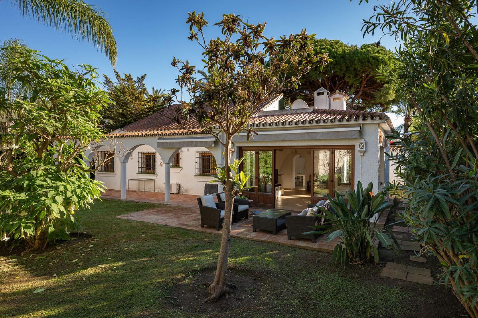 Resale - House - Detached Villa - Marbella - Marbesa