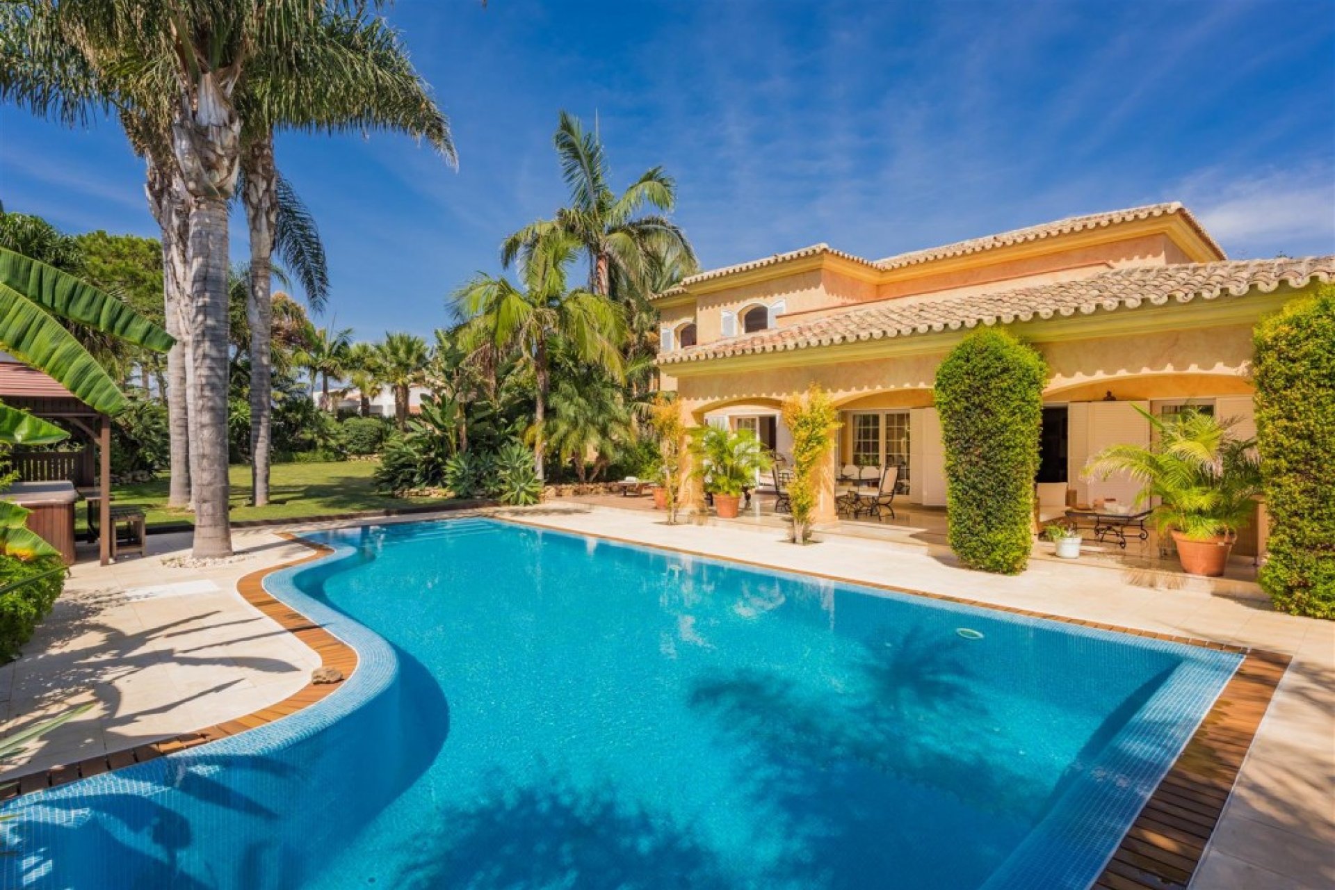 Resale - House - Detached Villa - Marbella - Marbesa