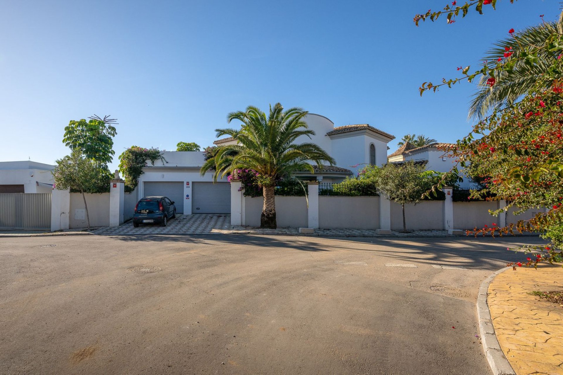 Resale - House - Detached Villa - Marbella - Marbesa