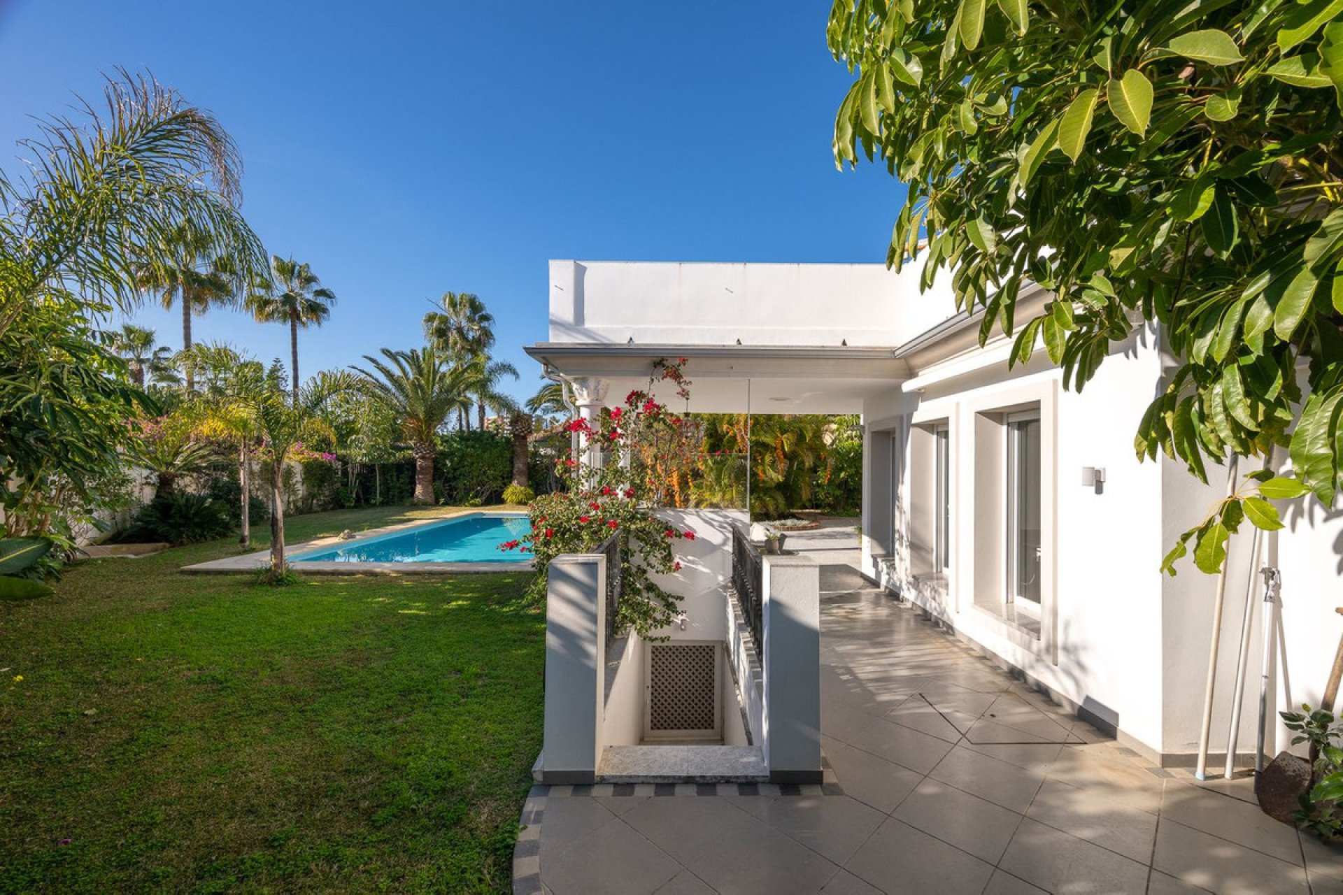 Resale - House - Detached Villa - Marbella - Marbesa