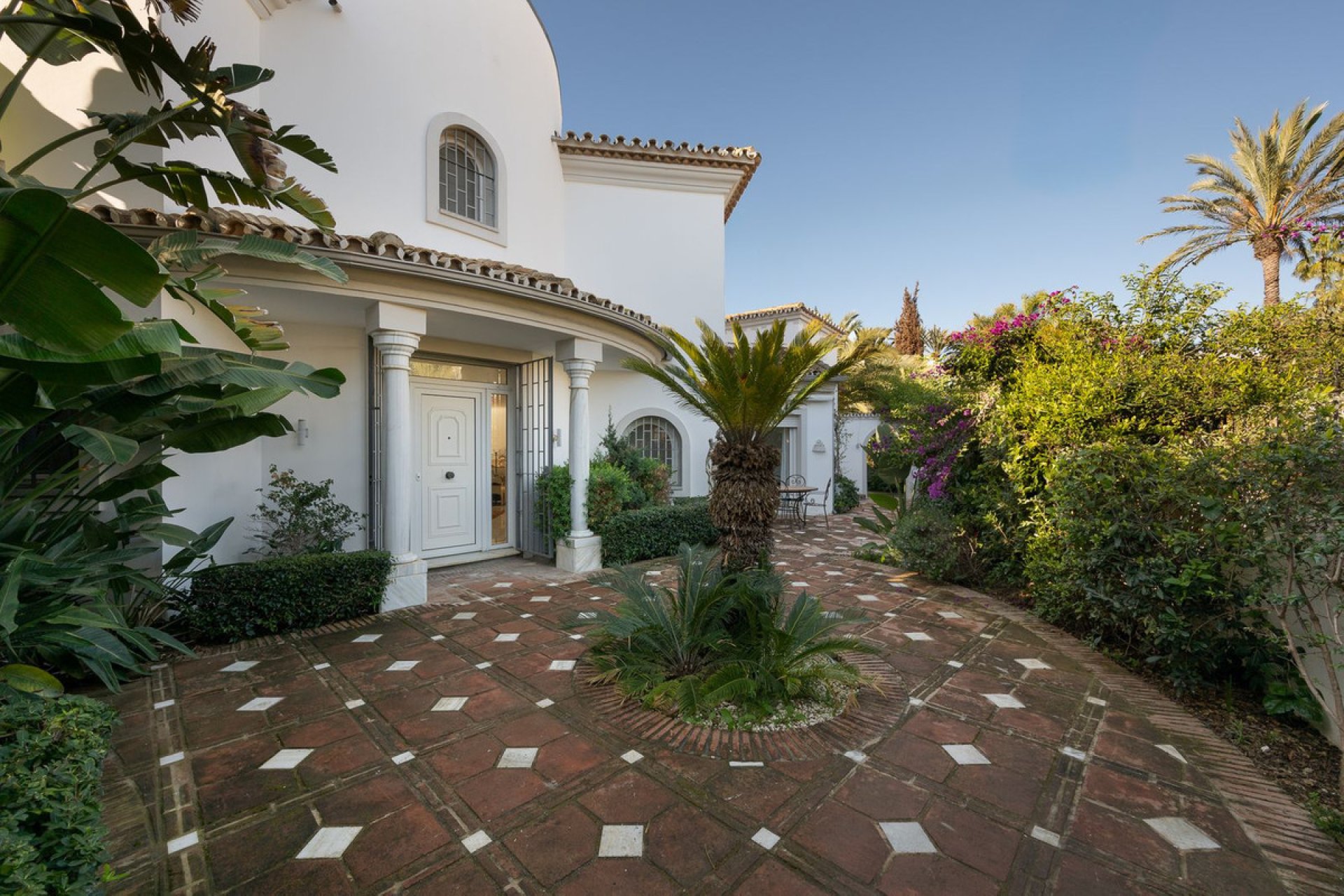 Resale - House - Detached Villa - Marbella - Marbesa