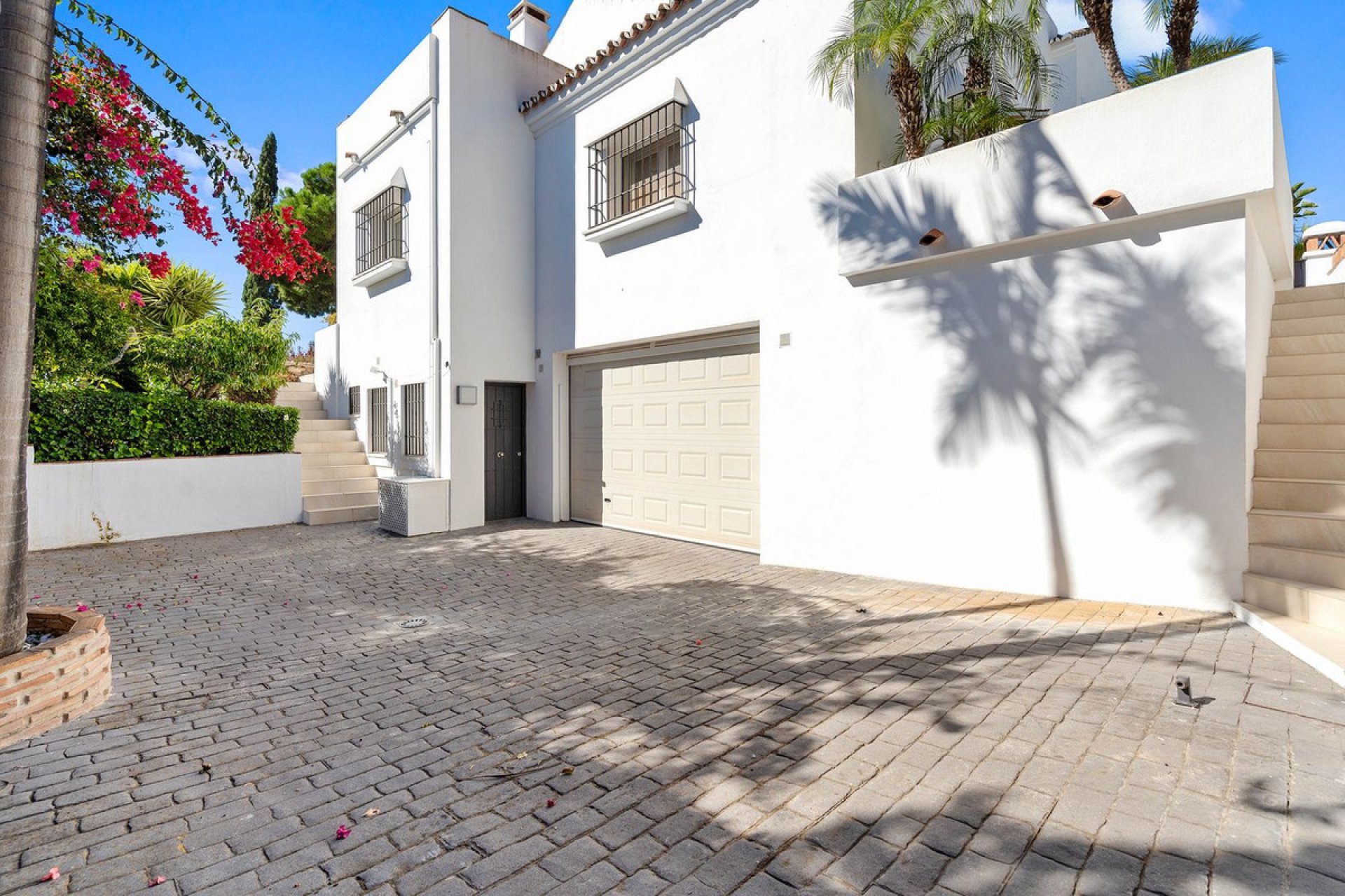 Resale - House - Detached Villa - Marbella - Marbesa