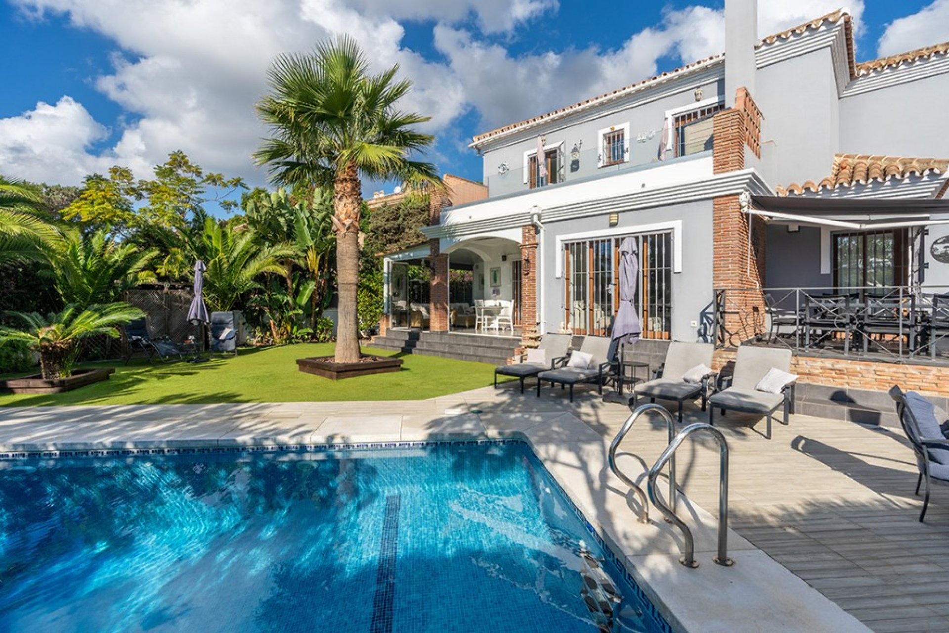 Resale - House - Detached Villa - Marbella - Marbesa