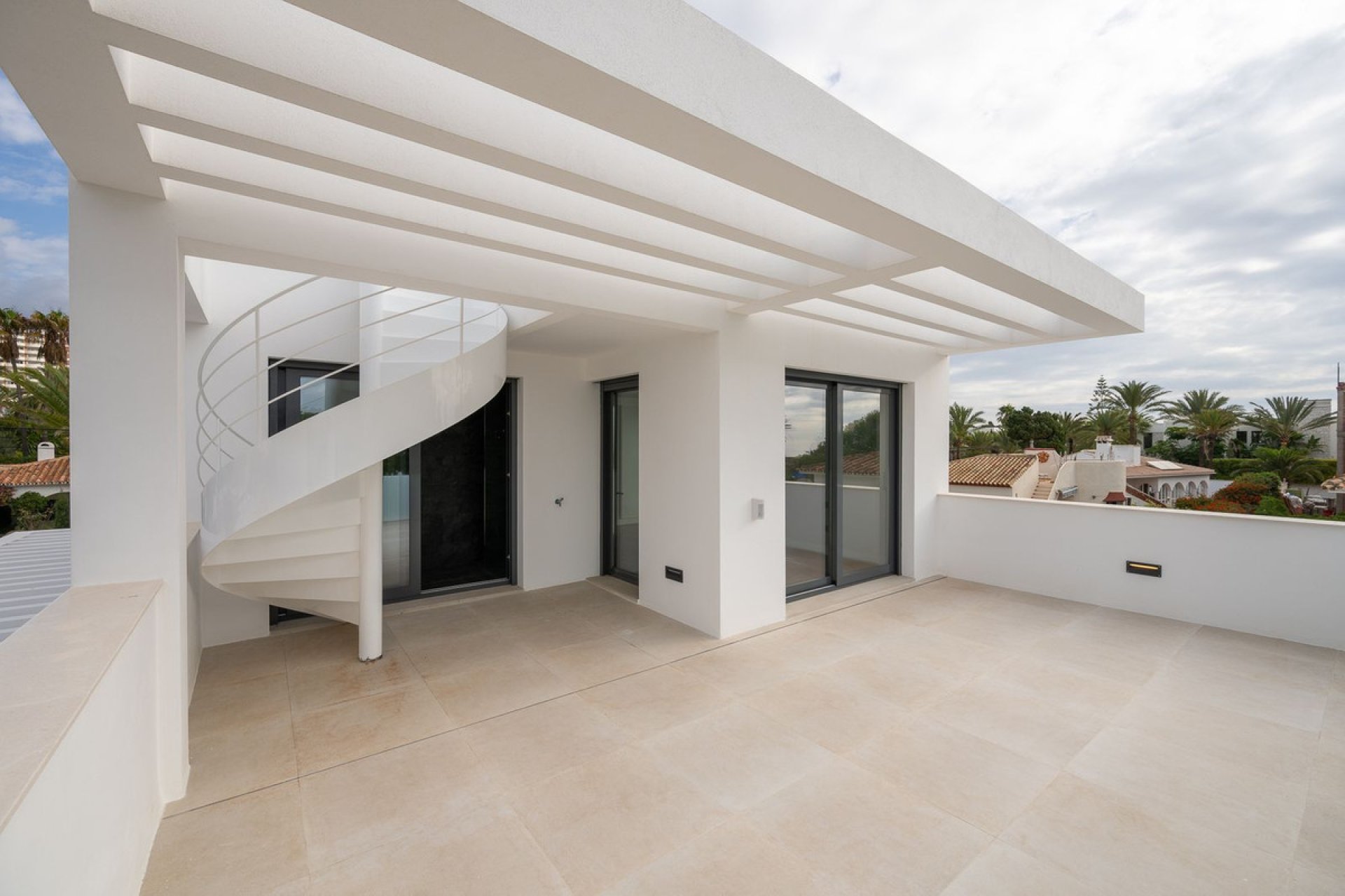 Resale - House - Detached Villa - Marbella - Marbesa