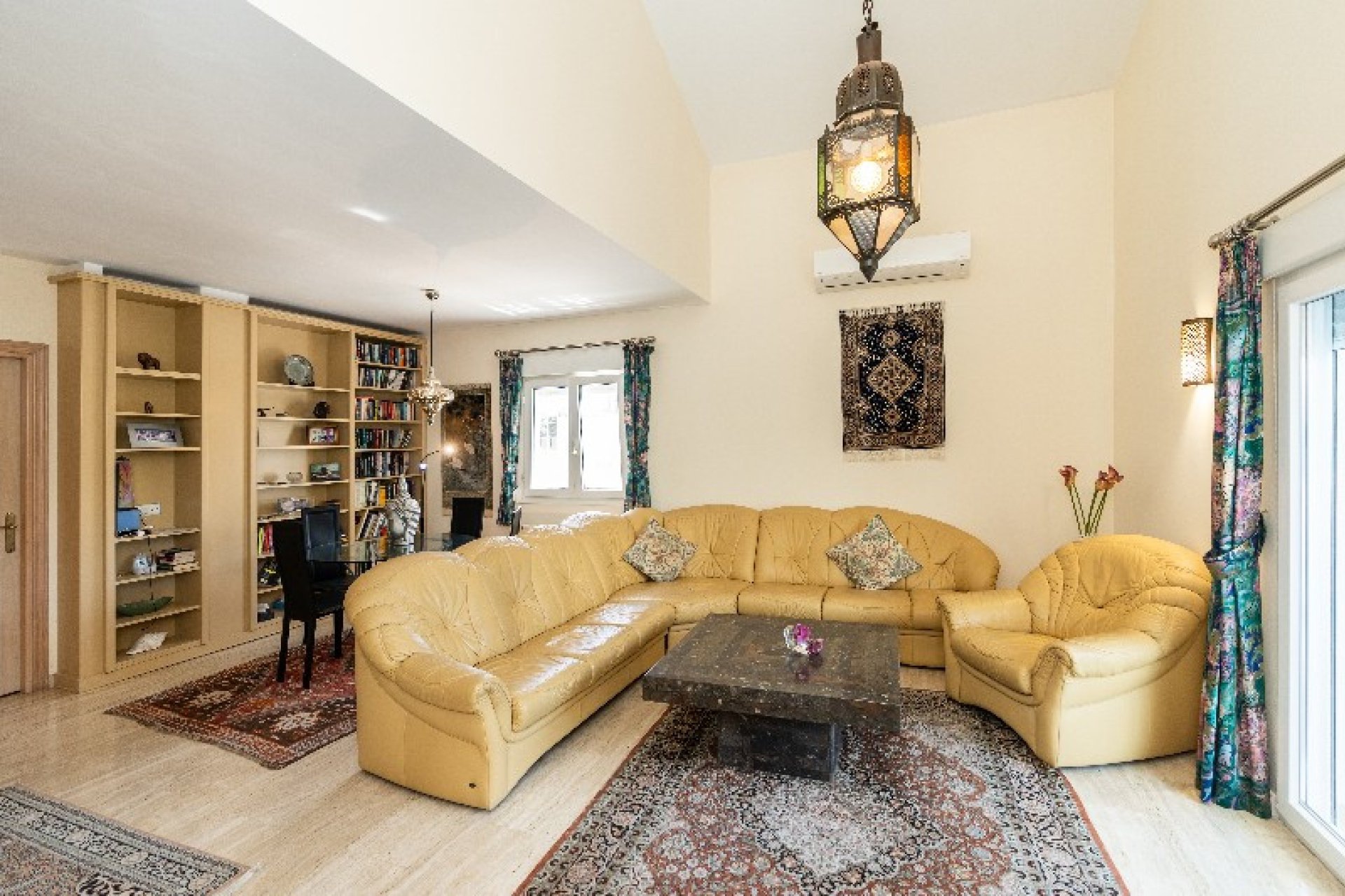 Resale - House - Detached Villa - Marbella - Marbesa