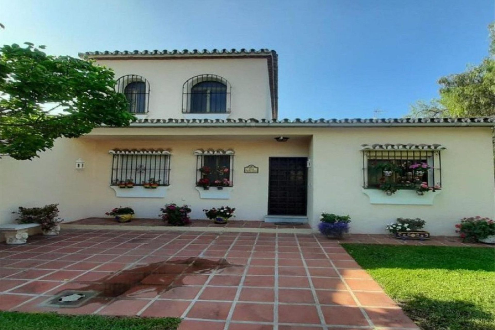 Resale - House - Detached Villa - Marbella - Marbesa