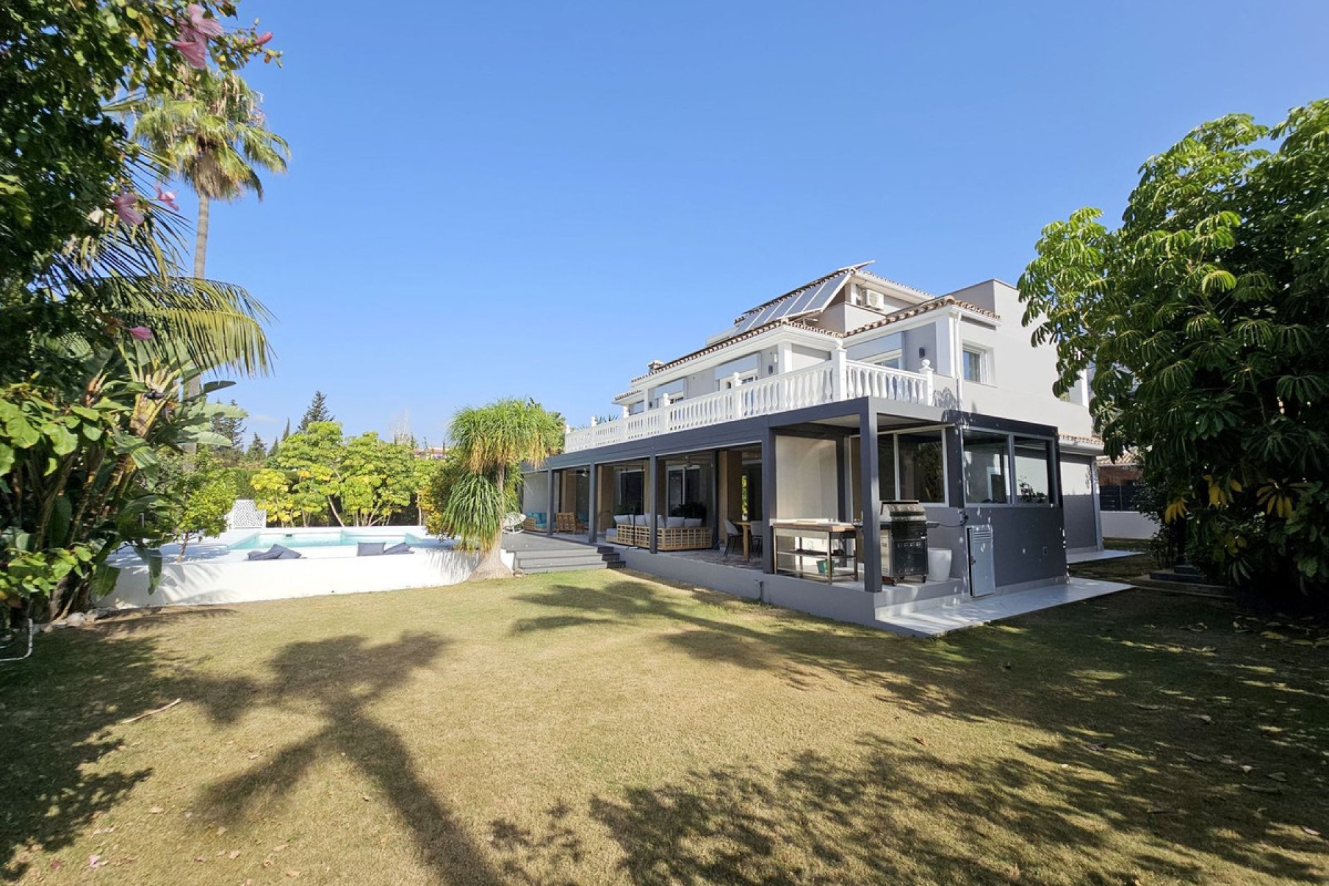 Resale - House - Detached Villa - Marbella - Nagüeles