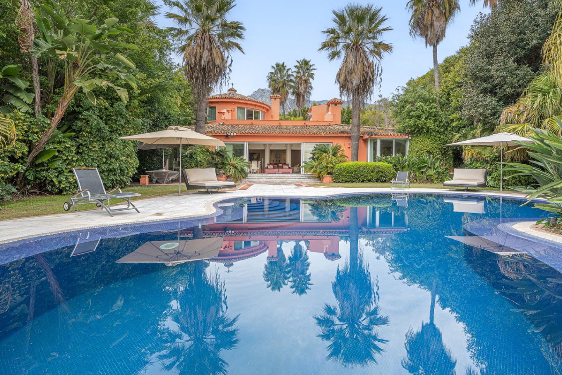 Resale - House - Detached Villa - Marbella - Nagüeles