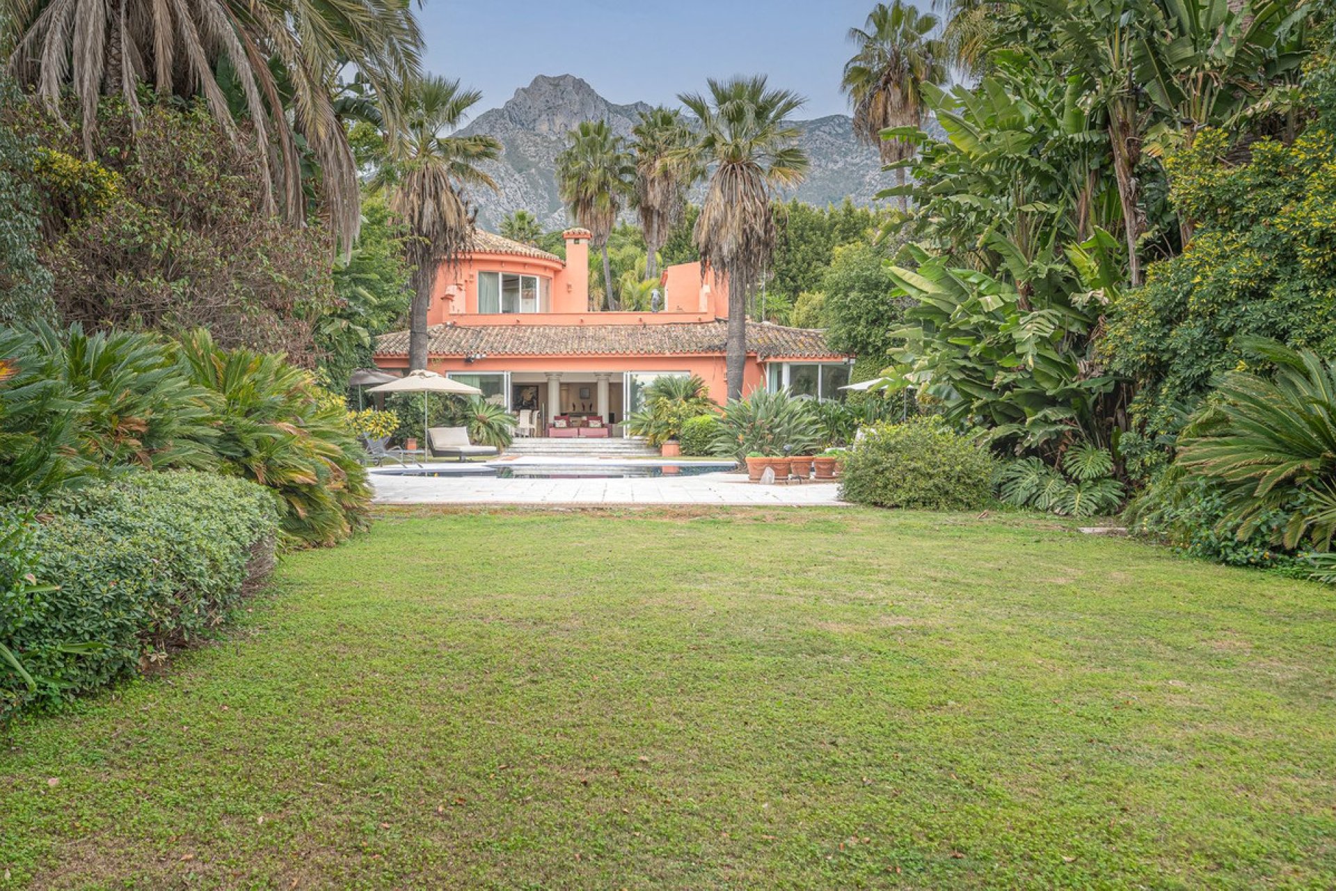 Resale - House - Detached Villa - Marbella - Nagüeles