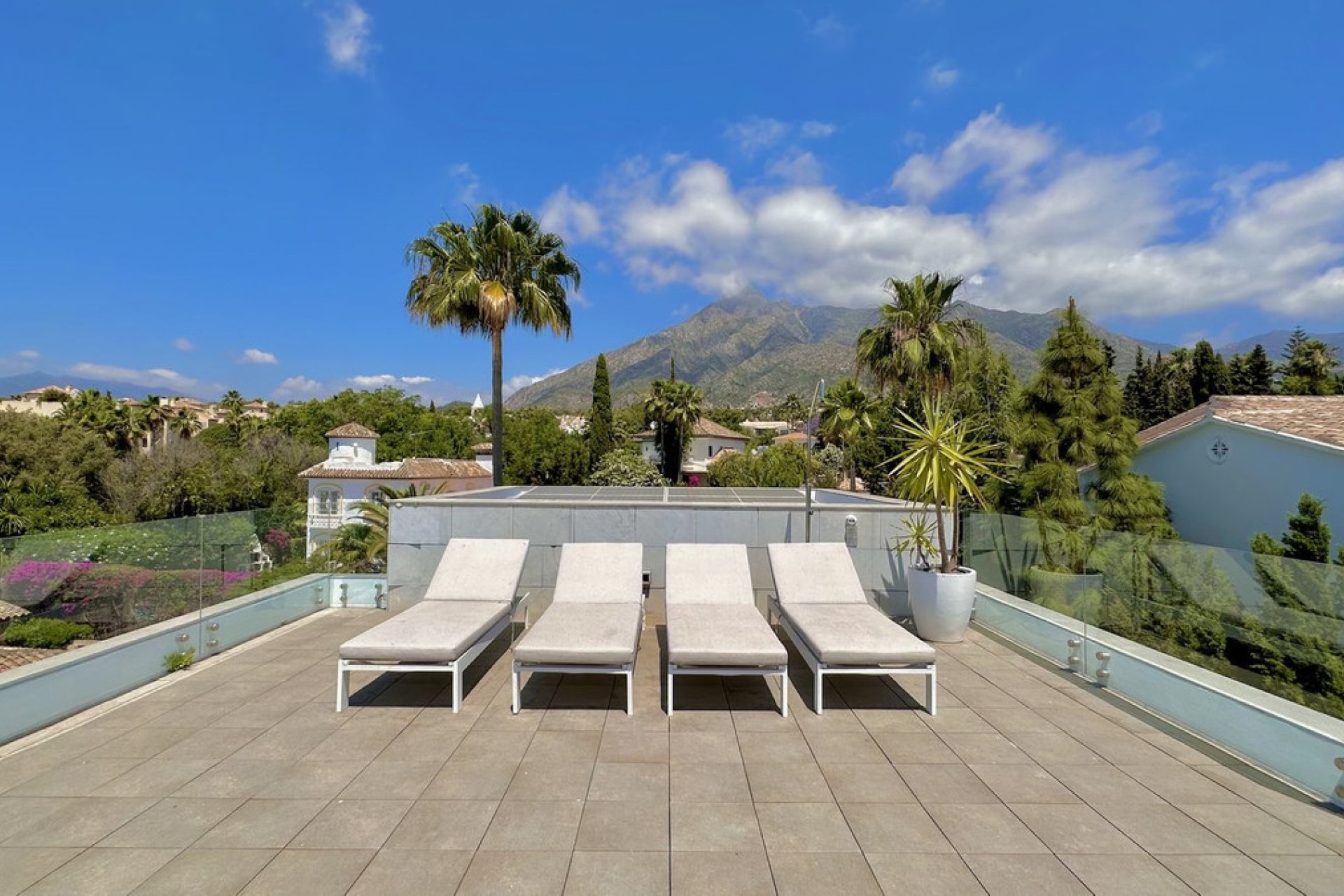 Resale - House - Detached Villa - Marbella - Nagüeles