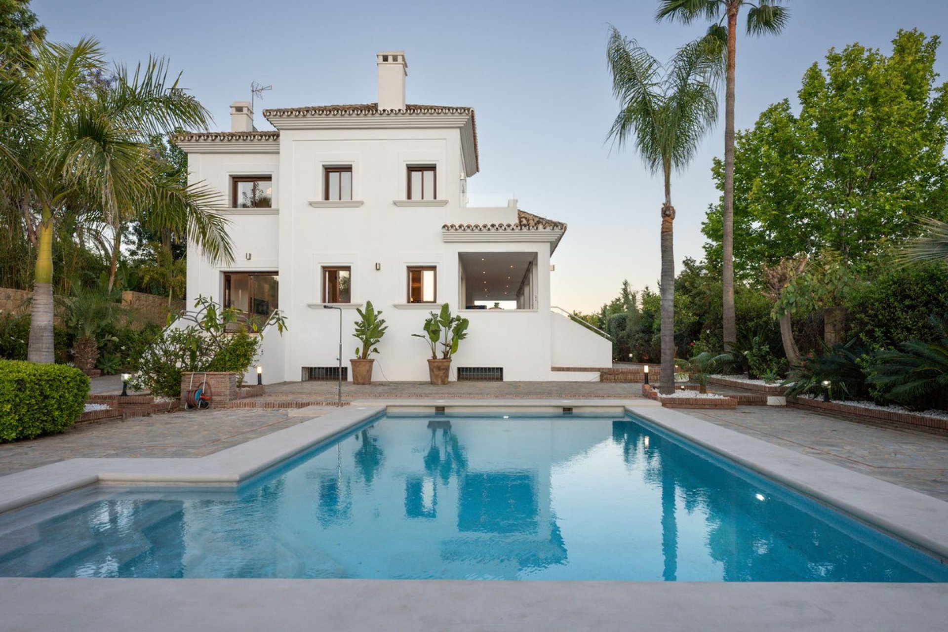 Resale - House - Detached Villa - Marbella - Nagüeles