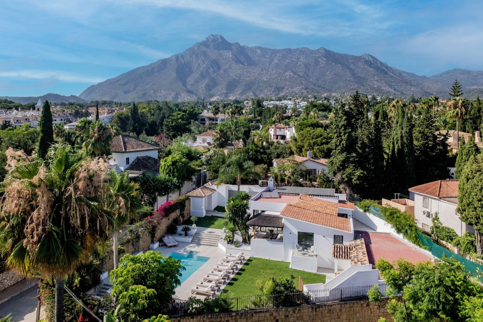 Resale - House - Detached Villa - Marbella - Nagüeles