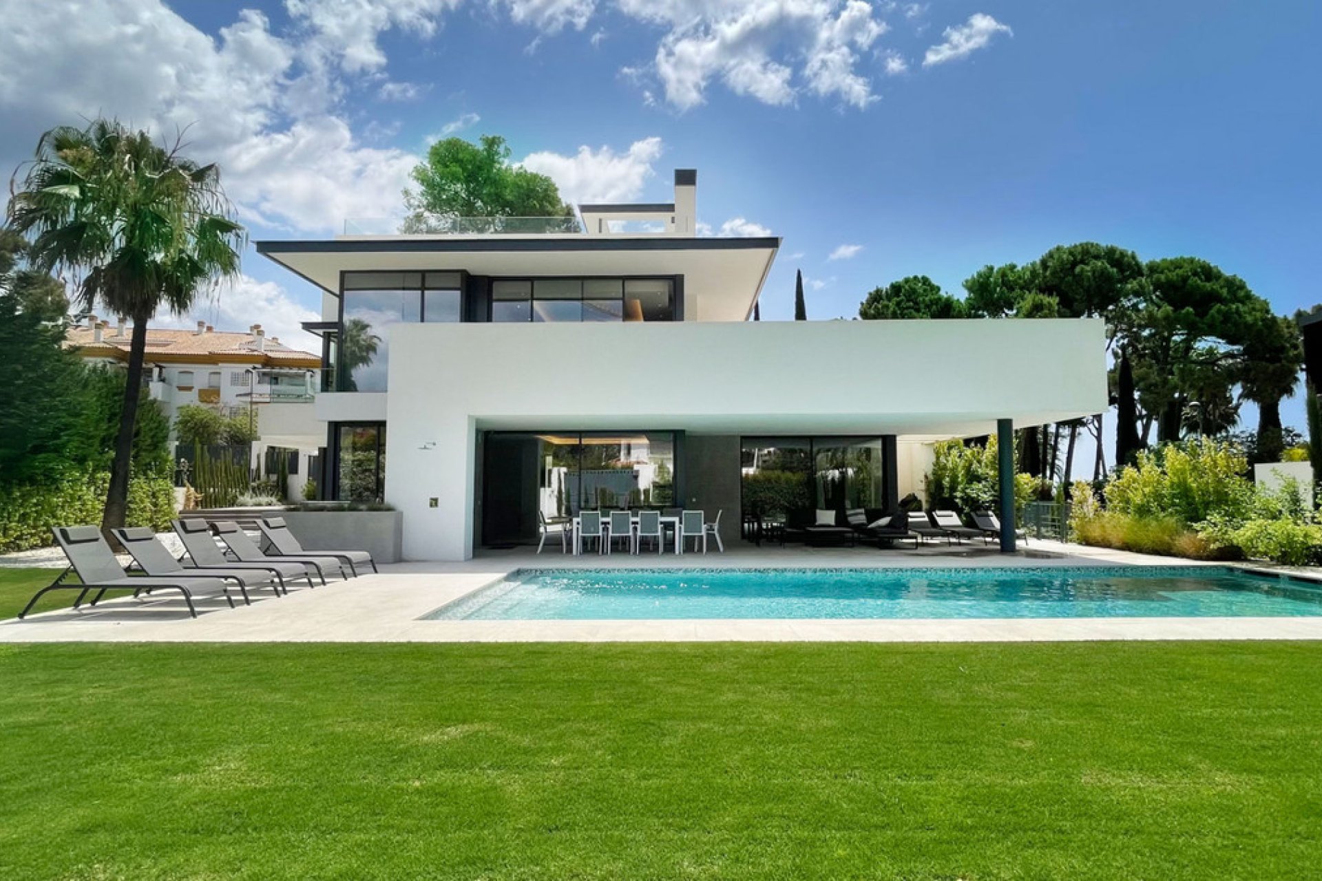 Resale - House - Detached Villa - Marbella - Nagüeles