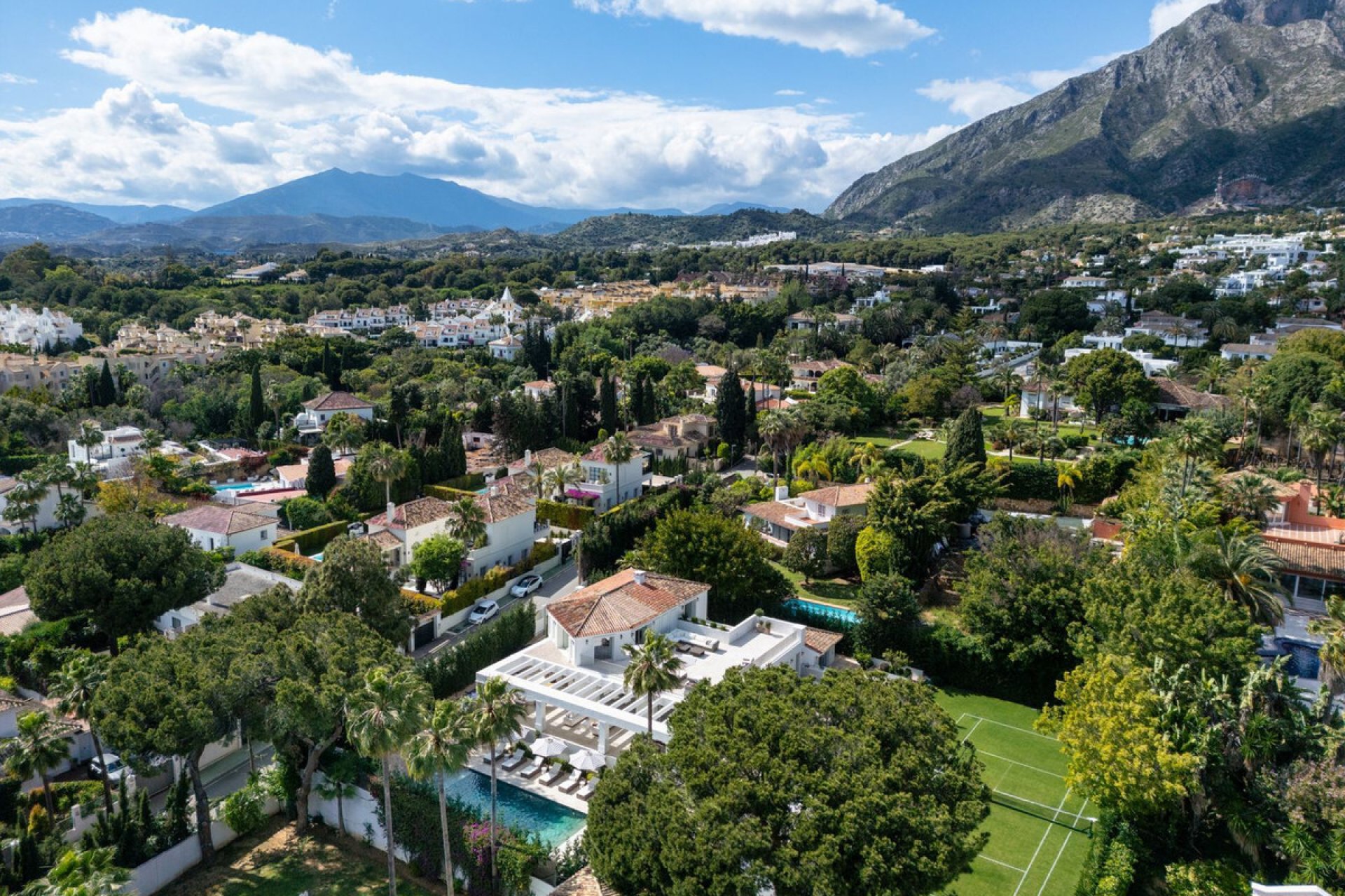 Resale - House - Detached Villa - Marbella - Nagüeles