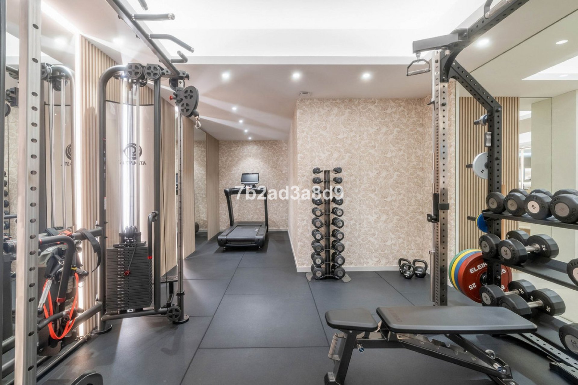 Resale - House - Detached Villa - Marbella - Nueva Andalucia