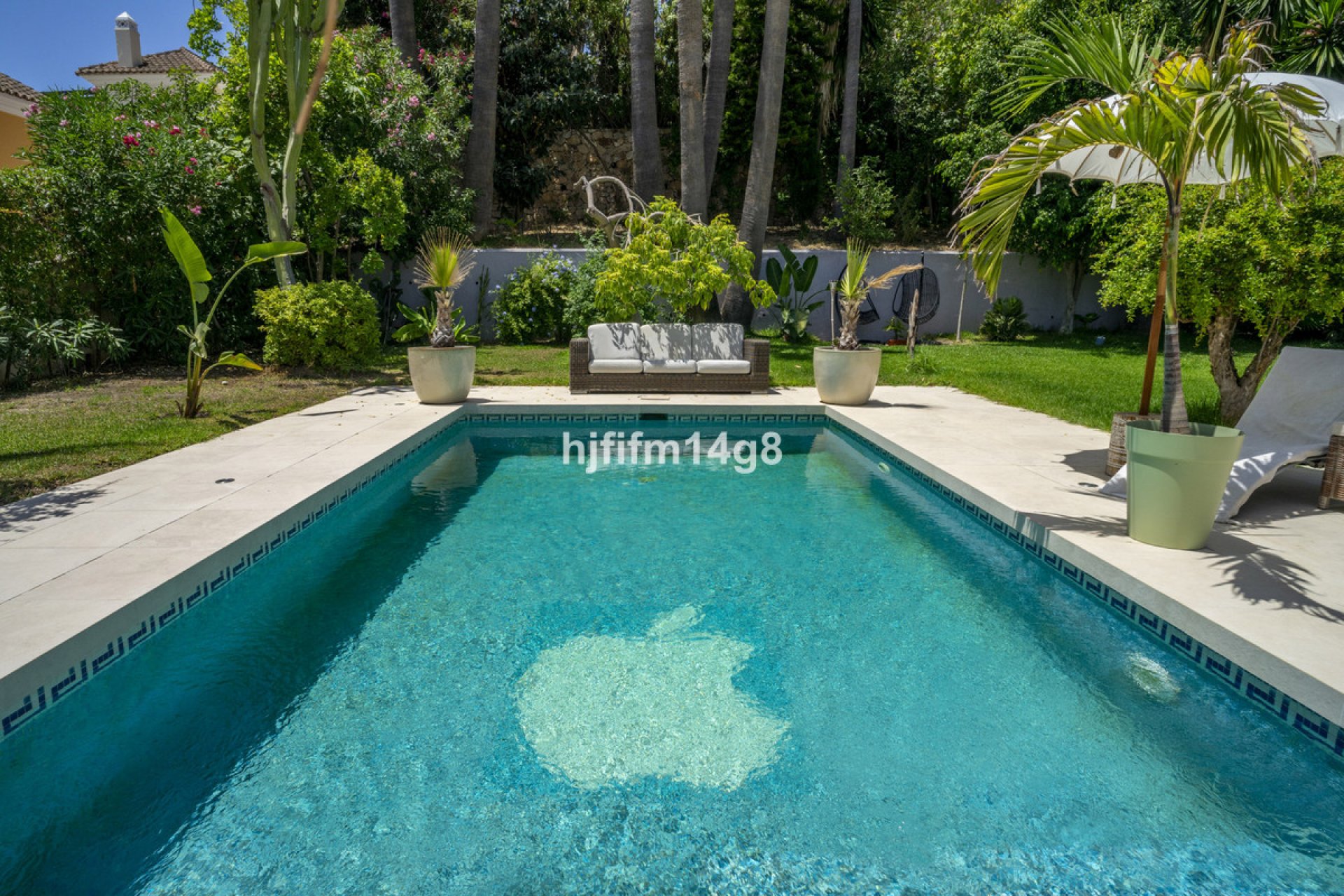 Resale - House - Detached Villa - Marbella - Nueva Andalucia