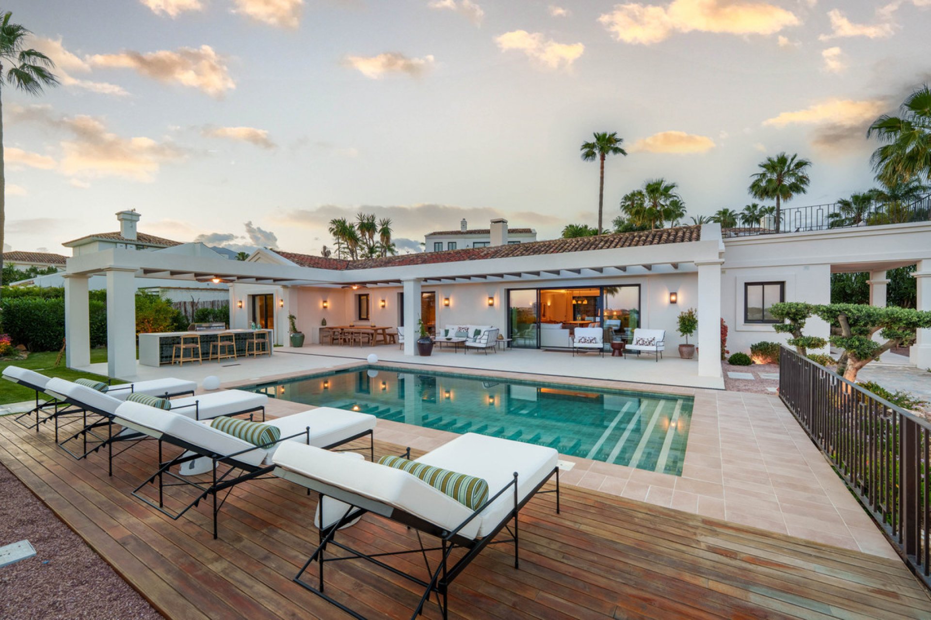 Resale - House - Detached Villa - Marbella - Nueva Andalucia