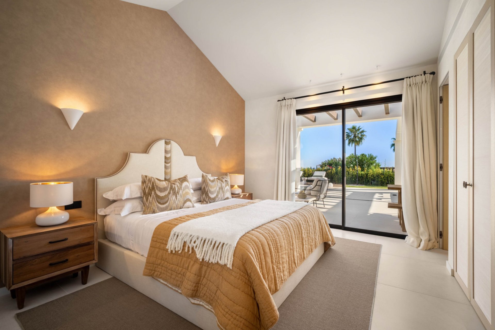 Resale - House - Detached Villa - Marbella - Nueva Andalucia