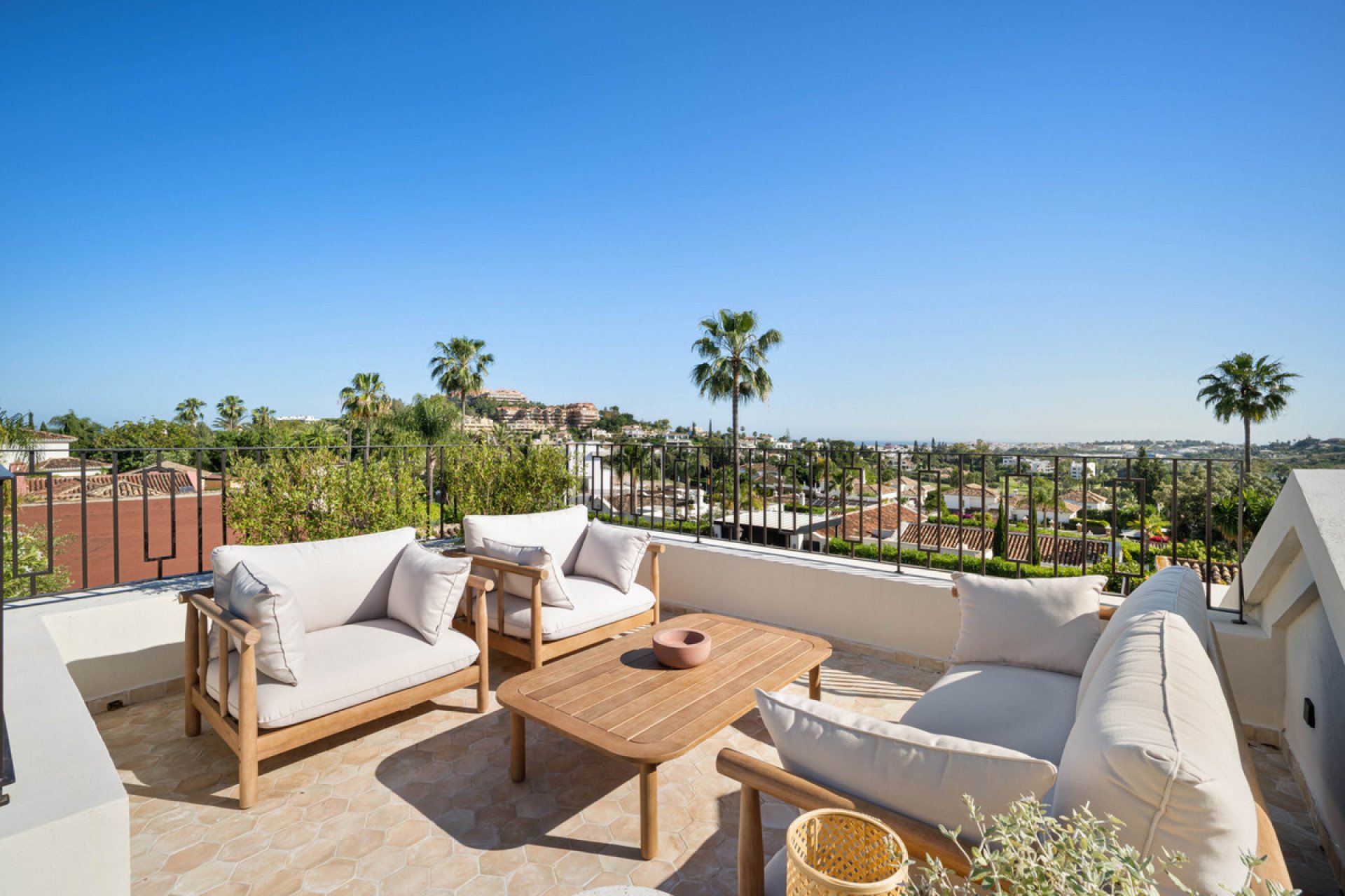 Resale - House - Detached Villa - Marbella - Nueva Andalucia