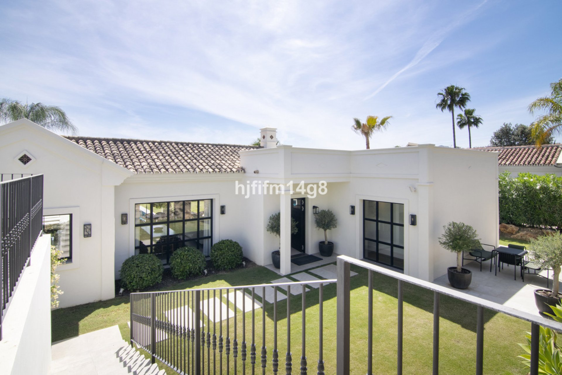 Resale - House - Detached Villa - Marbella - Nueva Andalucia