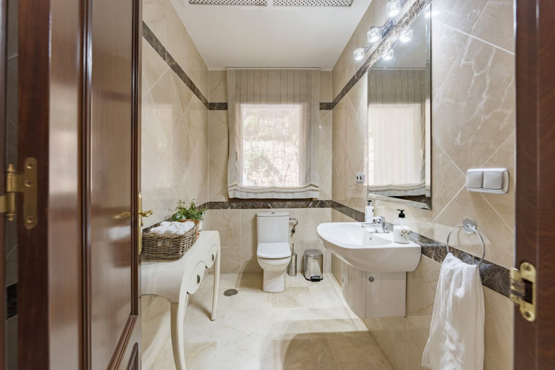 Resale - House - Detached Villa - Marbella - Nueva Andalucia