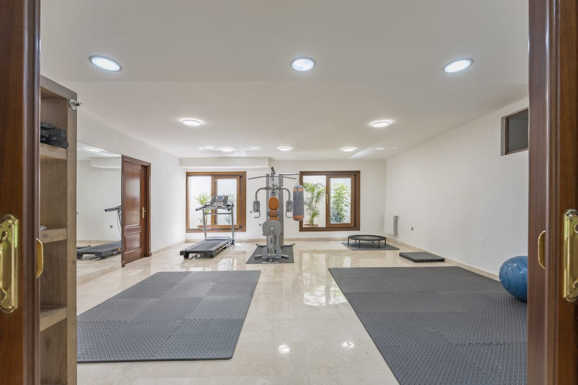 Resale - House - Detached Villa - Marbella - Nueva Andalucia