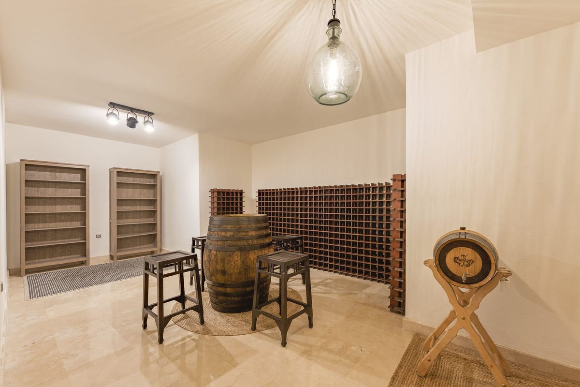 Resale - House - Detached Villa - Marbella - Nueva Andalucia