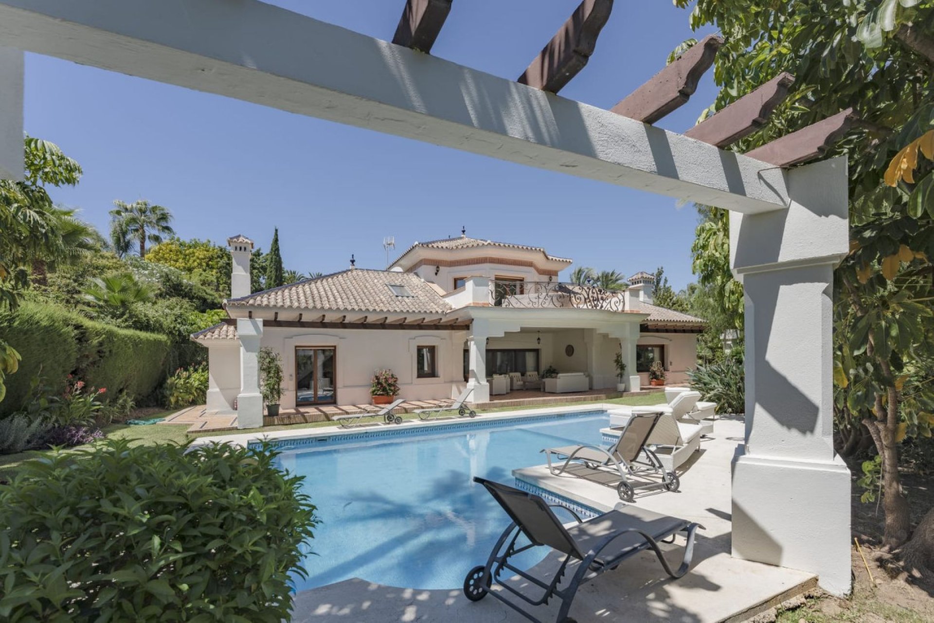 Resale - House - Detached Villa - Marbella - Nueva Andalucia