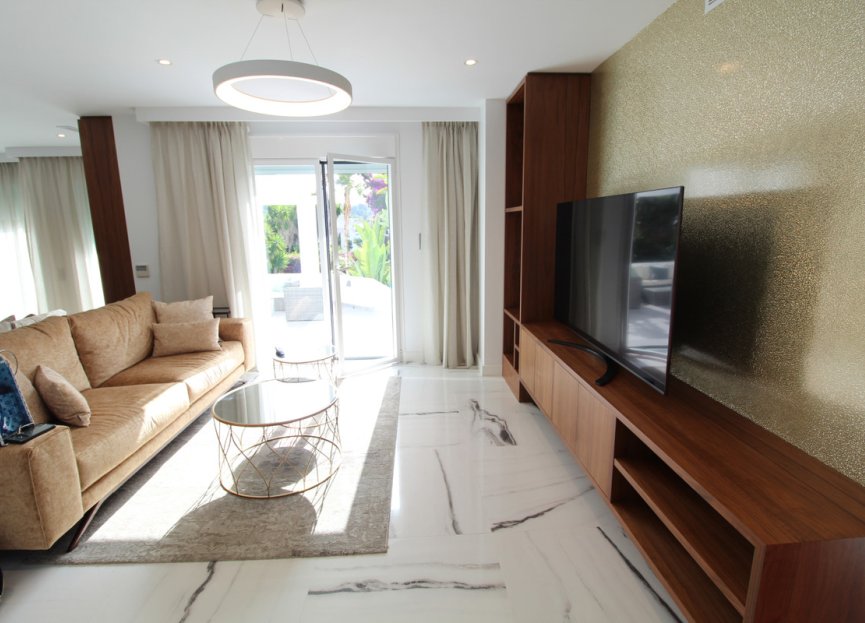 Resale - House - Detached Villa - Marbella - Nueva Andalucia