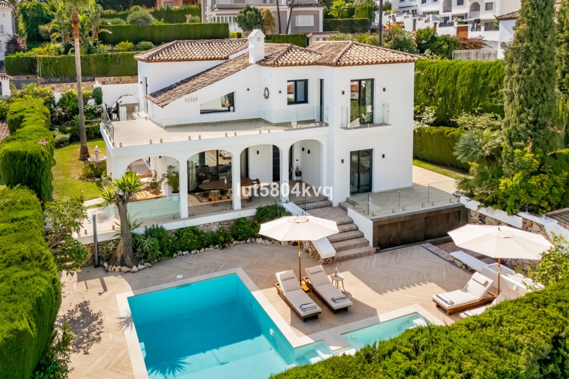 Resale - House - Detached Villa - Marbella - Nueva Andalucia