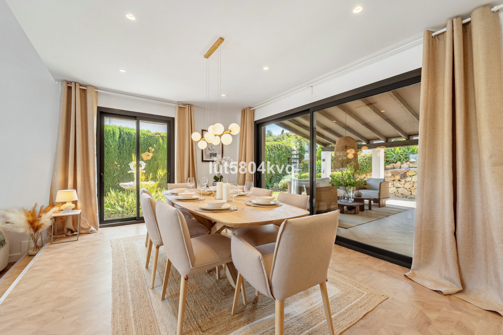 Resale - House - Detached Villa - Marbella - Nueva Andalucia