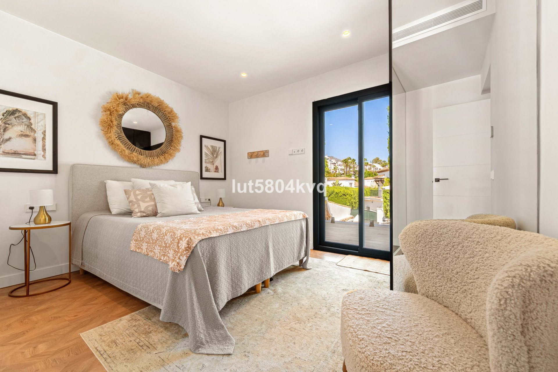 Resale - House - Detached Villa - Marbella - Nueva Andalucia