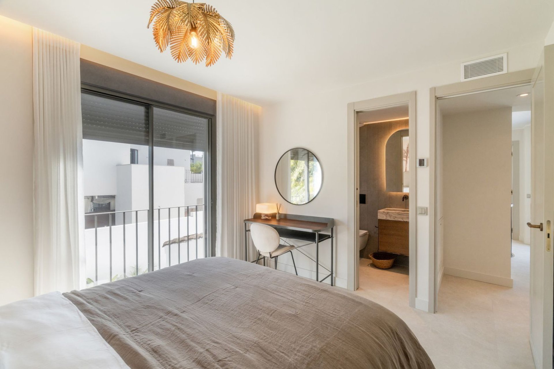 Resale - House - Detached Villa - Marbella - Nueva Andalucia