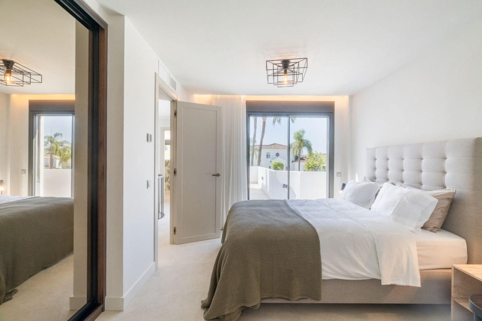 Resale - House - Detached Villa - Marbella - Nueva Andalucia