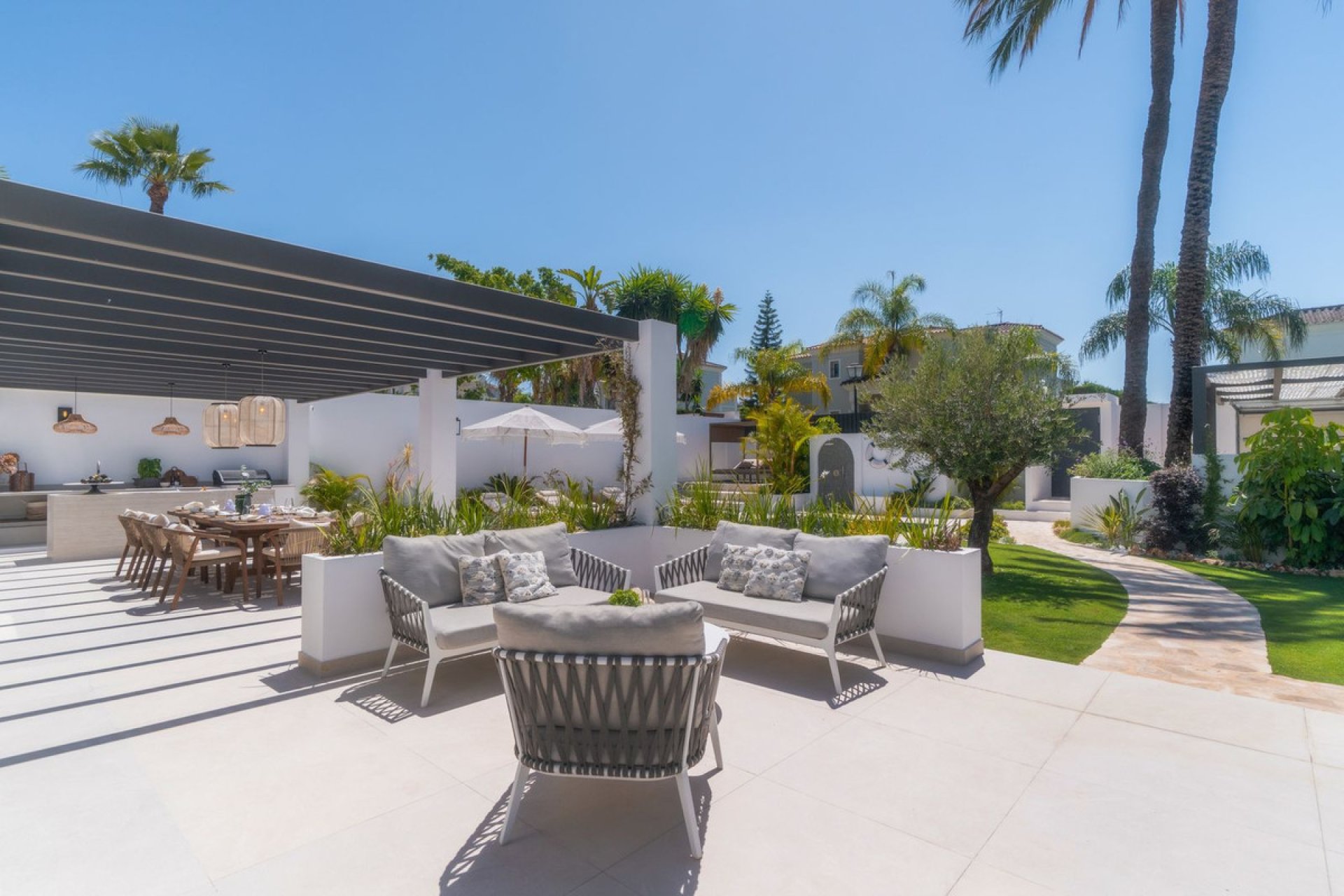 Resale - House - Detached Villa - Marbella - Nueva Andalucia