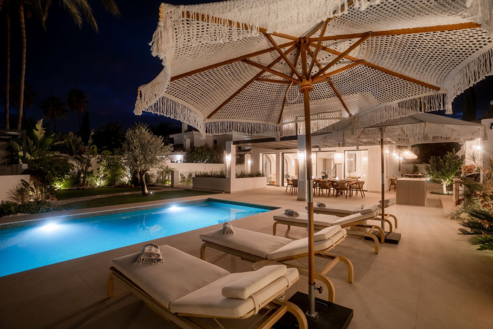 Resale - House - Detached Villa - Marbella - Nueva Andalucia