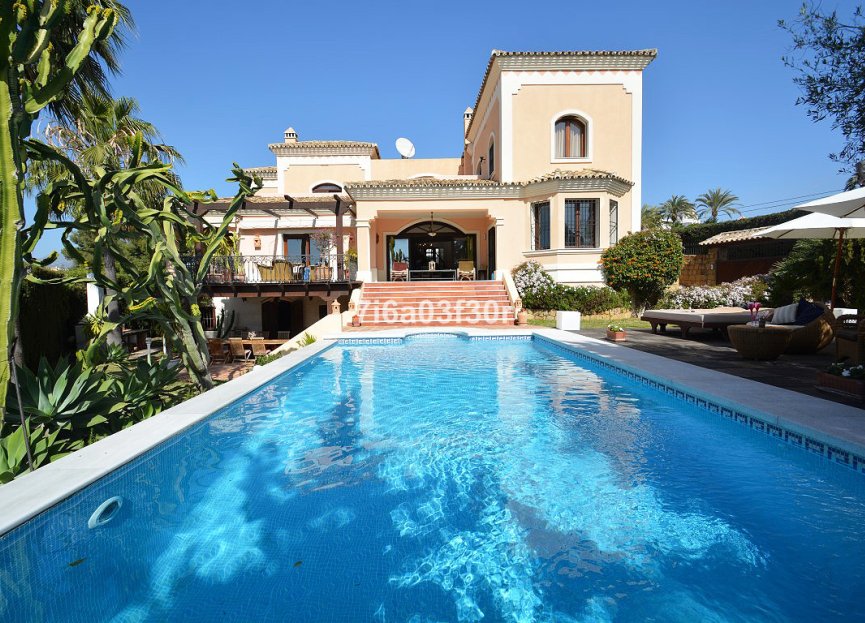 Resale - House - Detached Villa - Marbella - Nueva Andalucia