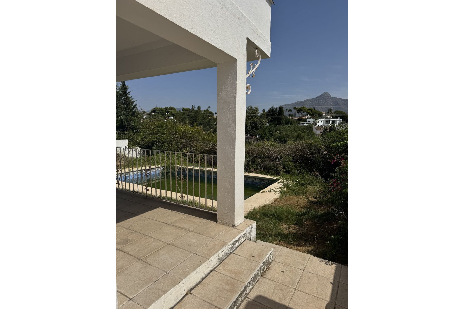 Resale - House - Detached Villa - Marbella - Nueva Andalucia