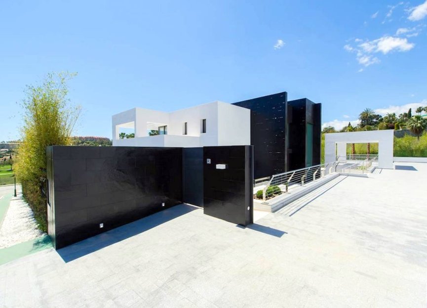 Resale - House - Detached Villa - Marbella - Nueva Andalucia