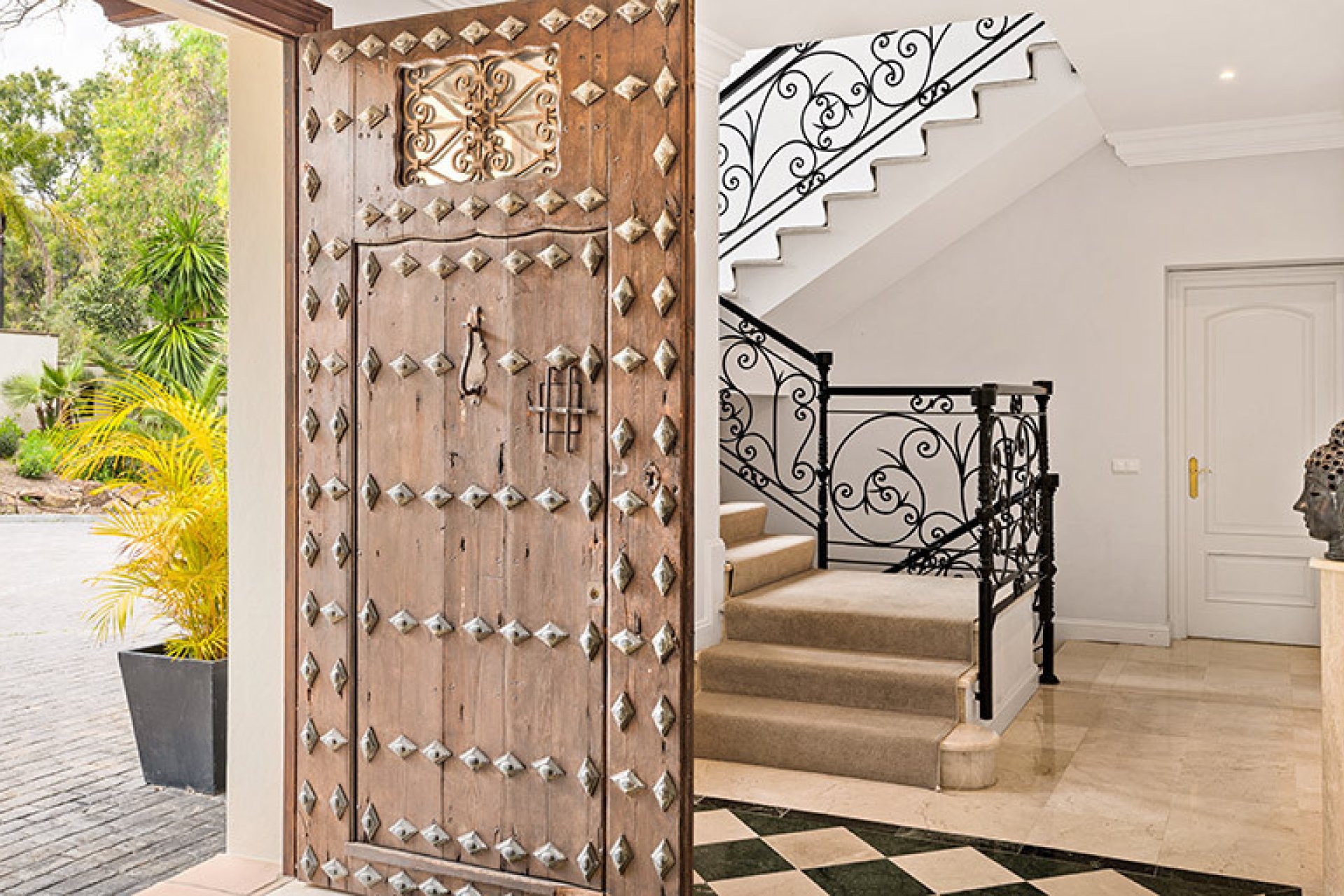 Resale - House - Detached Villa - Marbella - Nueva Andalucia