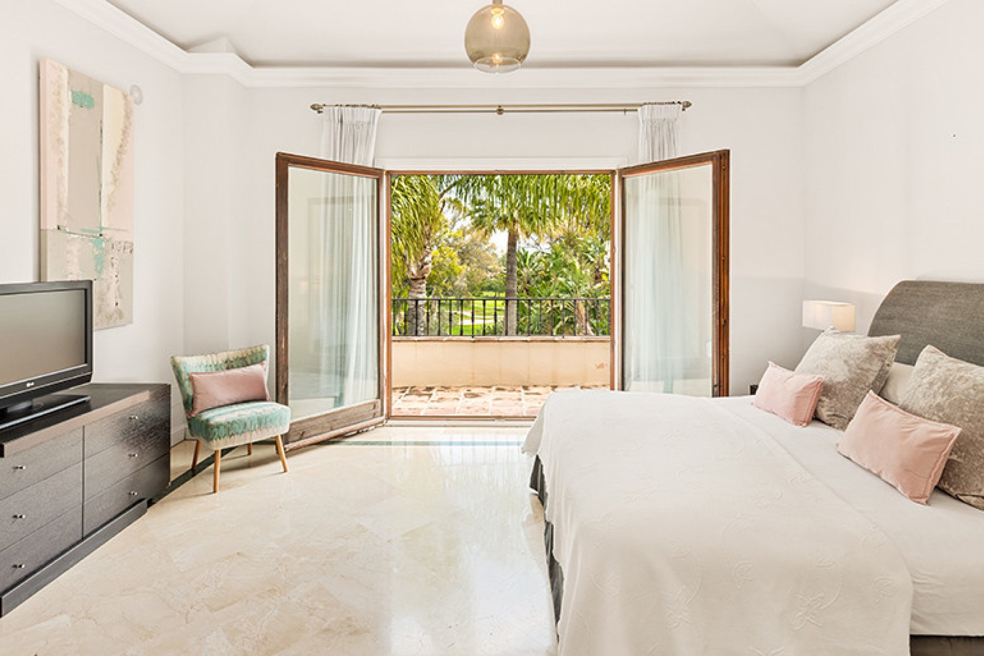 Resale - House - Detached Villa - Marbella - Nueva Andalucia