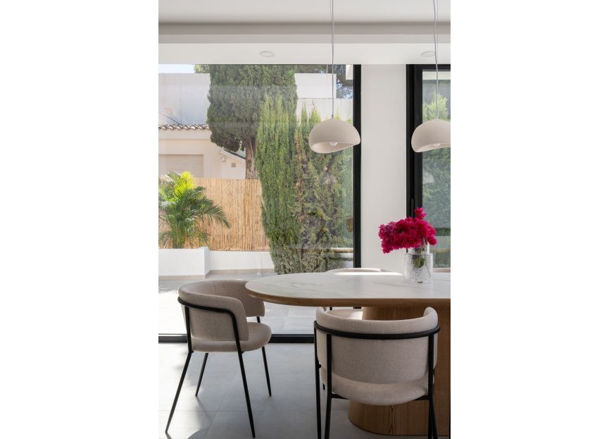 Resale - House - Detached Villa - Marbella - Nueva Andalucia