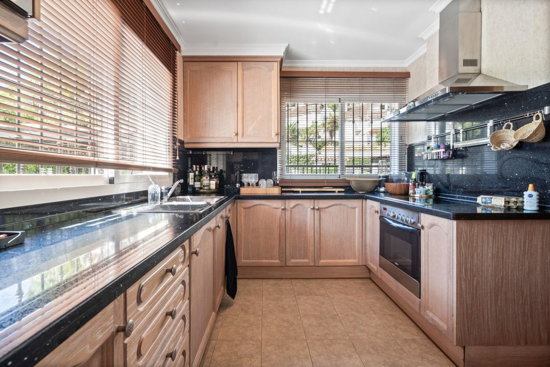 Resale - House - Detached Villa - Marbella - Nueva Andalucia