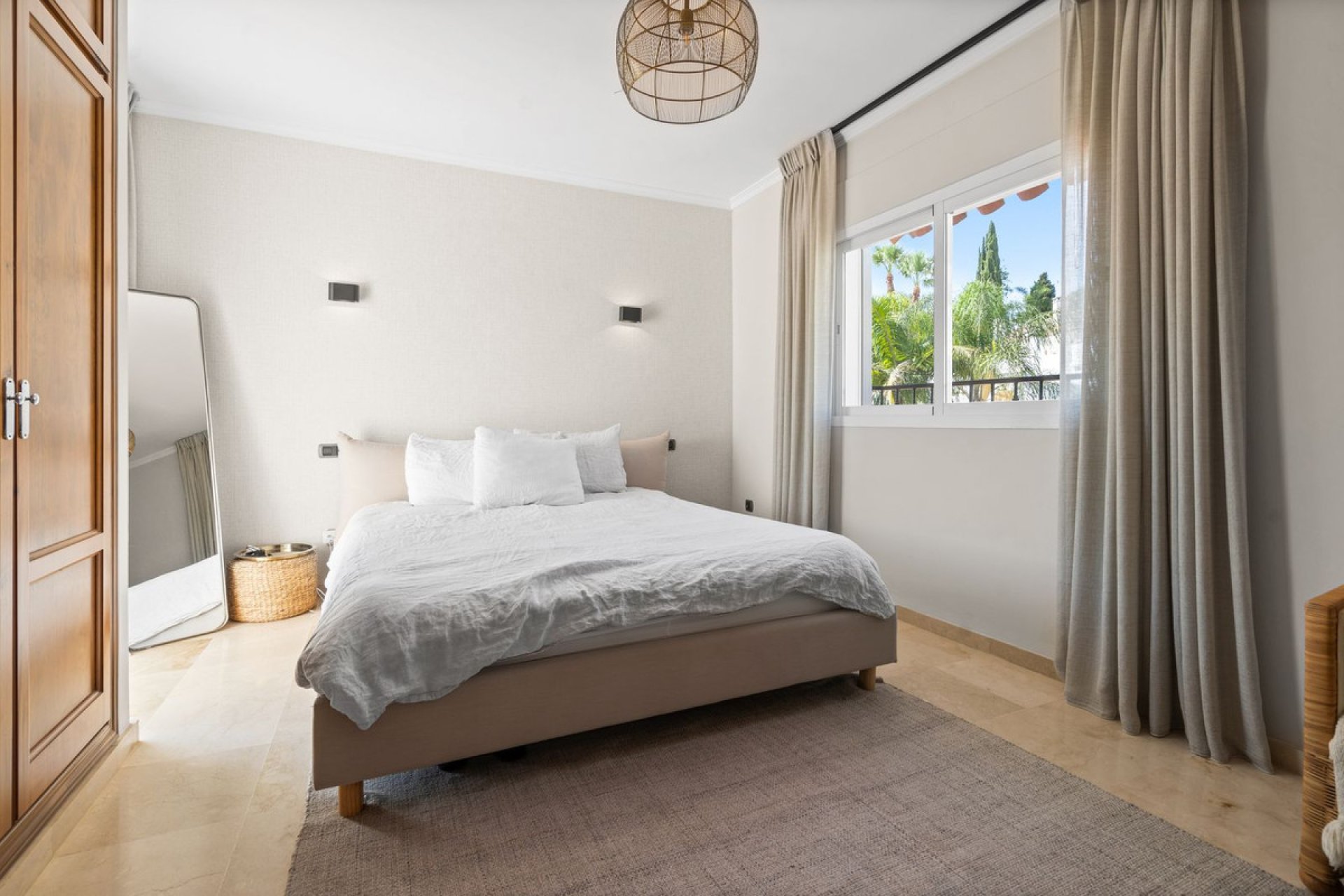 Resale - House - Detached Villa - Marbella - Nueva Andalucia