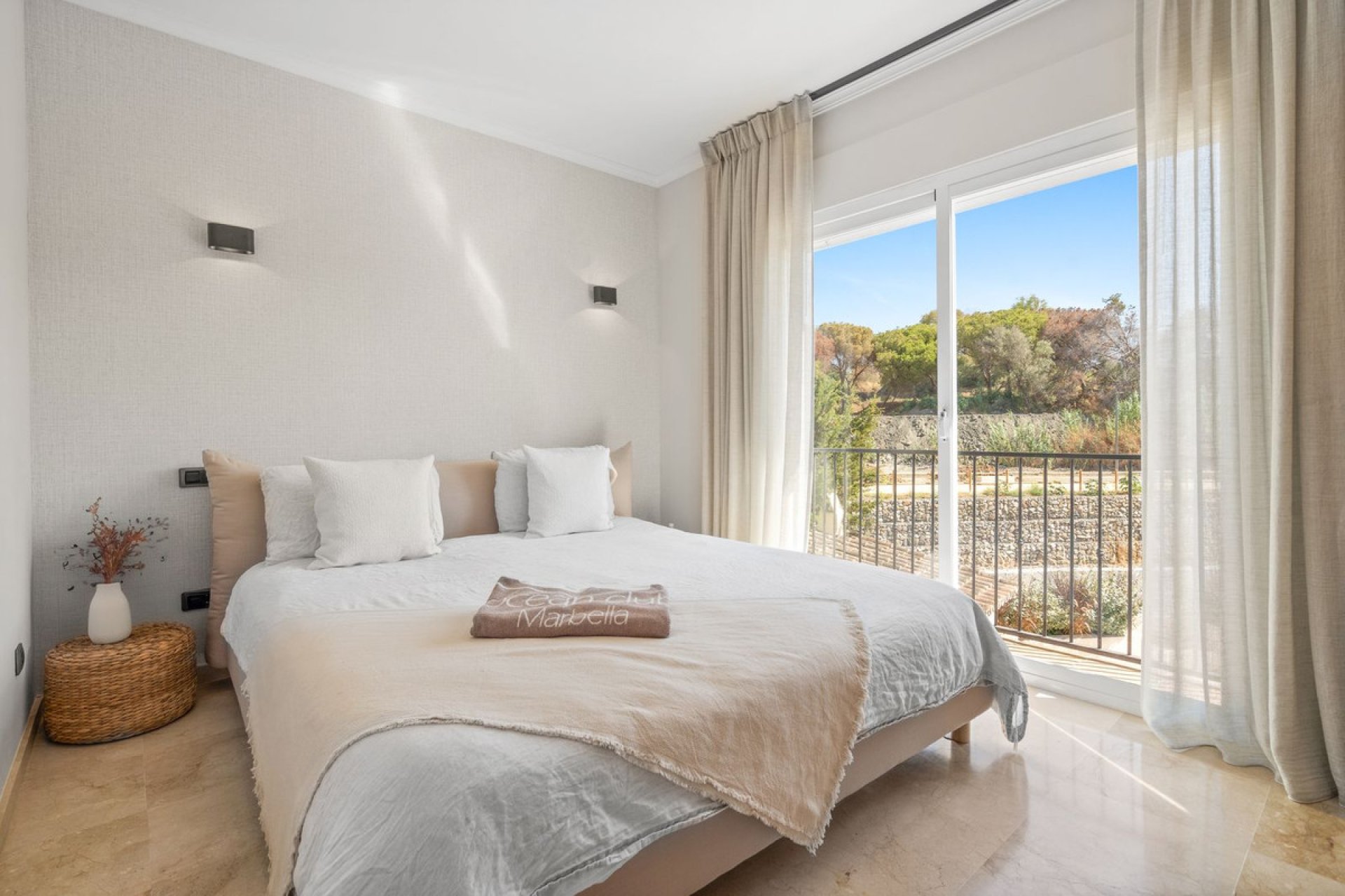 Resale - House - Detached Villa - Marbella - Nueva Andalucia