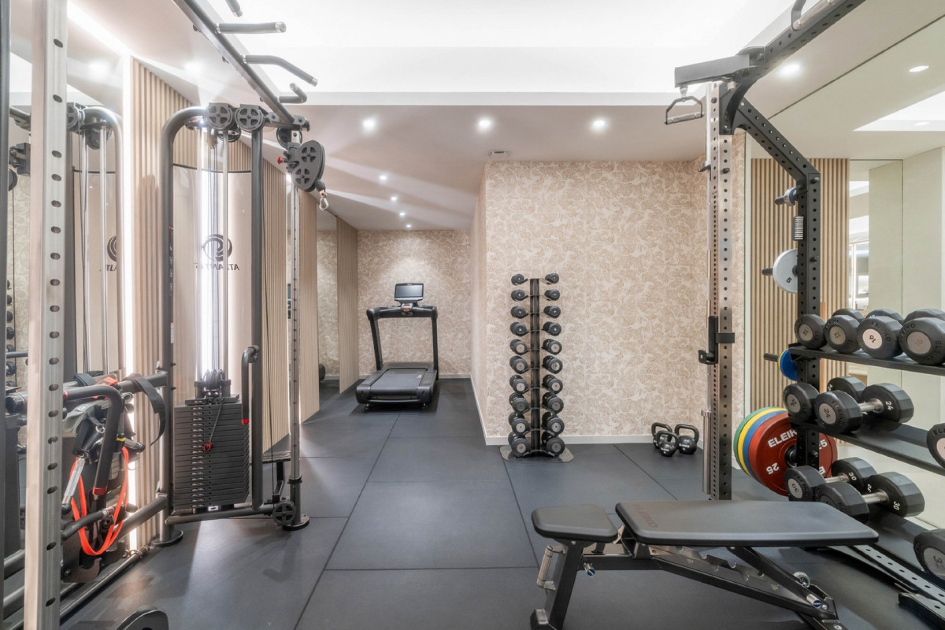 Resale - House - Detached Villa - Marbella - Nueva Andalucia