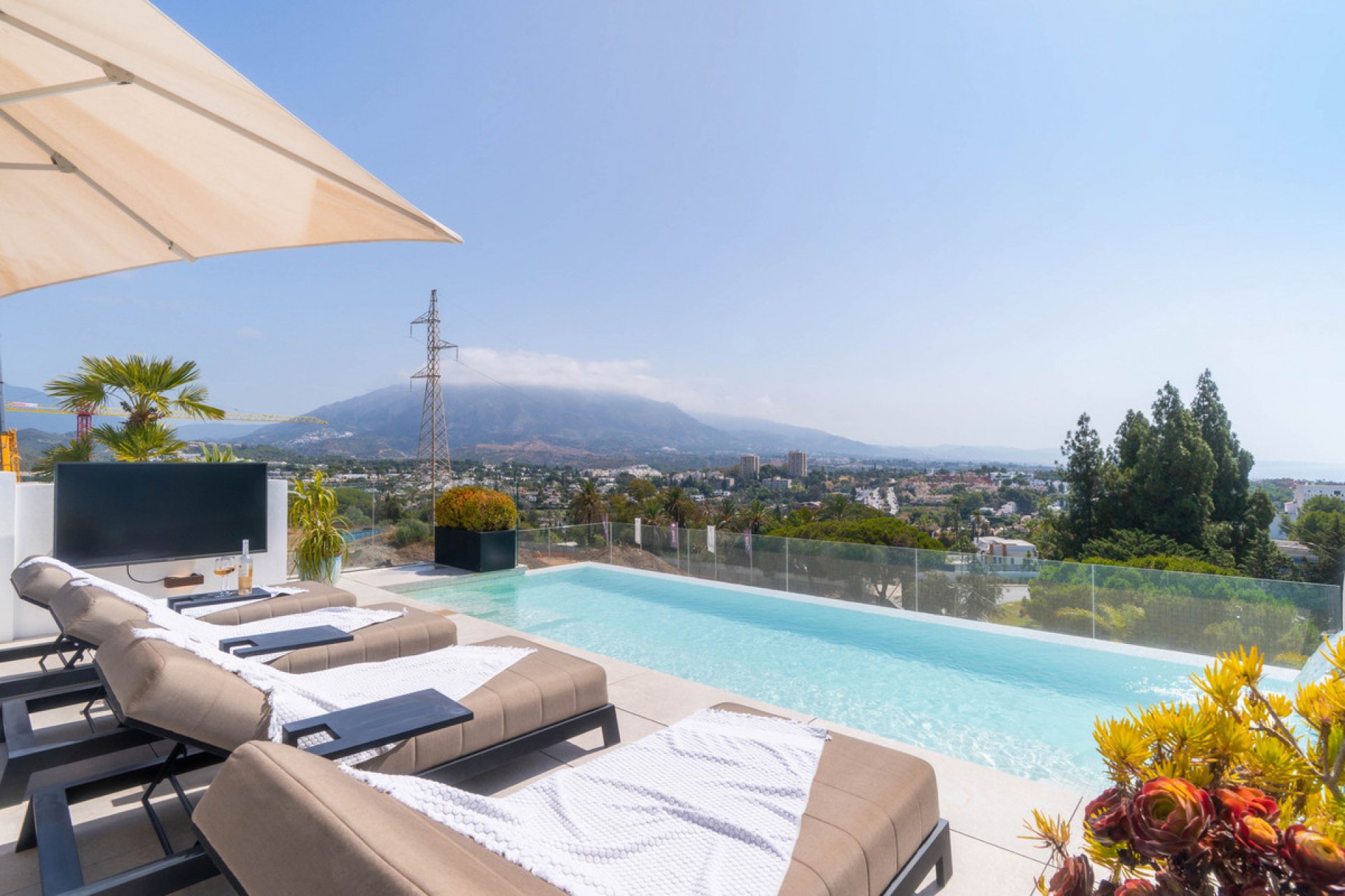 Resale - House - Detached Villa - Marbella - Nueva Andalucia