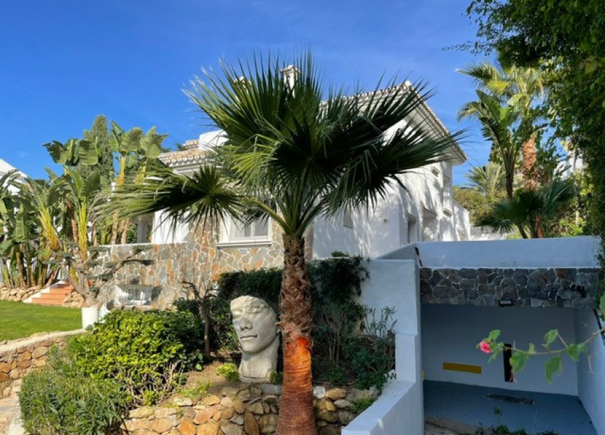 Resale - House - Detached Villa - Marbella - Nueva Andalucia