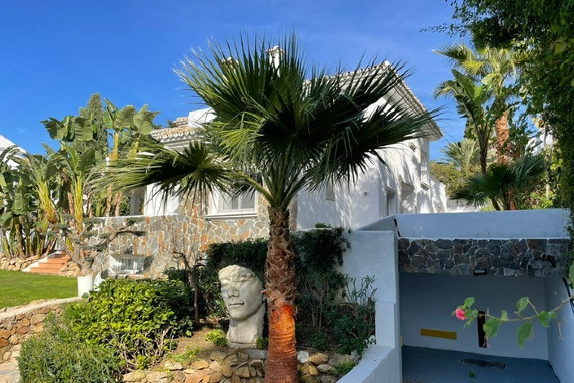 Resale - House - Detached Villa - Marbella - Nueva Andalucia